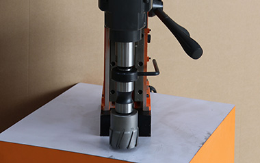 磁力鉆不能盲打，如何對(duì)超厚鋼板作業(yè)